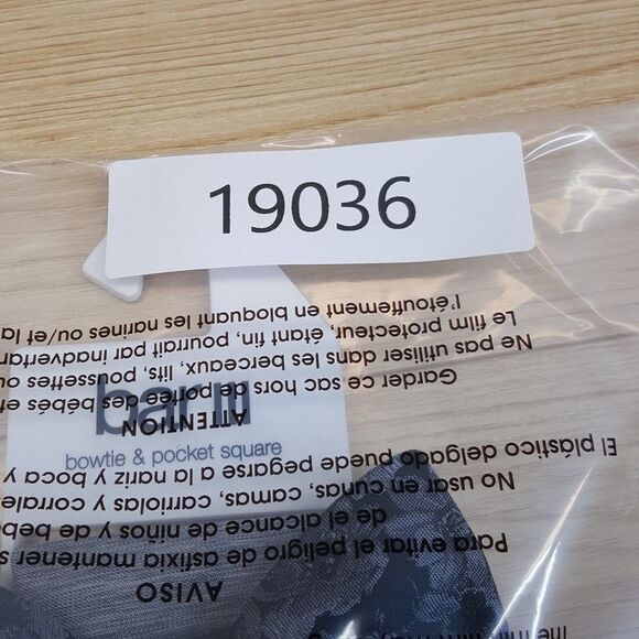 BAR III Mens Gray Floral Jacquard Textured Bow Tie Pocket Square Set - Picture 4 of 4